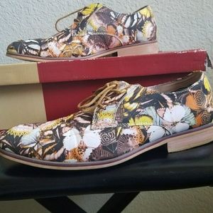 Butterfly printed Aldo's size 9